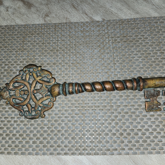 Vintage Cast Iron Ornate Skeleton Key - Picture 3 of 5